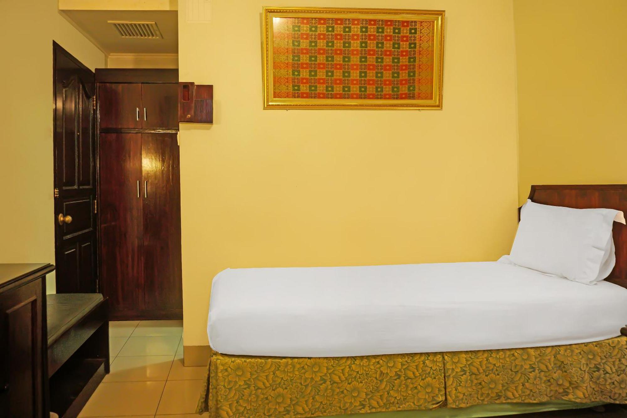 Super Oyo Collection O 92690 Hotel Limas Palembang Exterior foto