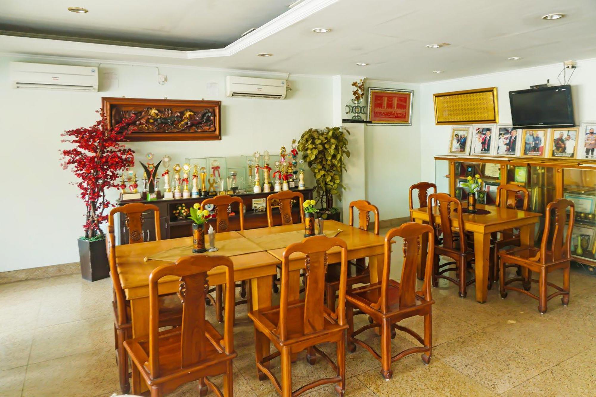 Super Oyo Collection O 92690 Hotel Limas Palembang Exterior foto